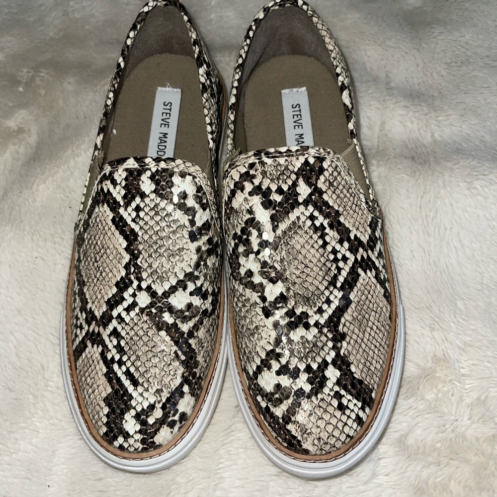 Steve Madden snakeskin flat sneakers (fits like 6.5/ 7)